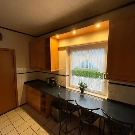 In Ruhiger Lage Mit 2 Baedern نومنستر