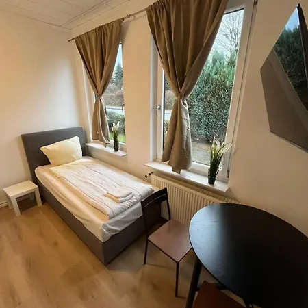 In Ruhiger Lage Mit 2 Baedern *