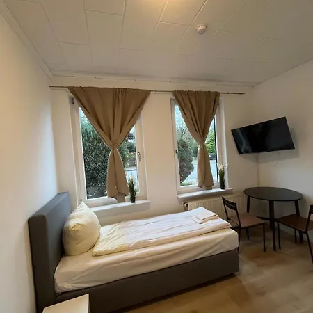 In Ruhiger Lage Mit 2 Baedern