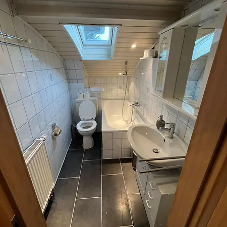 Semesterbostad In Ruhiger Lage Mit 2 Baedern *