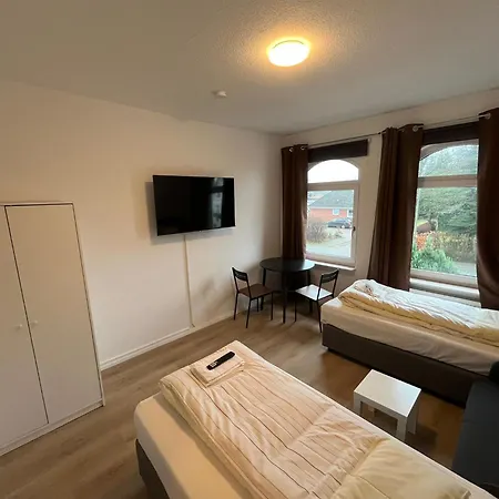 In Ruhiger Lage Mit 2 Baedern بيت للعطل