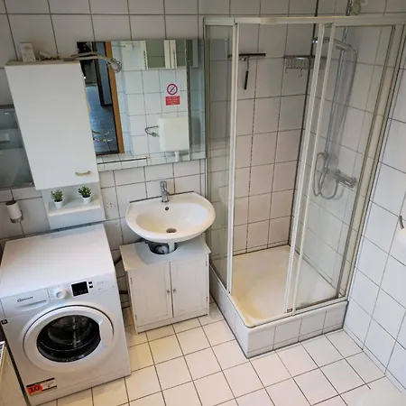 بيت للعطل In Ruhiger Lage Mit 2 Baedern نومنستر