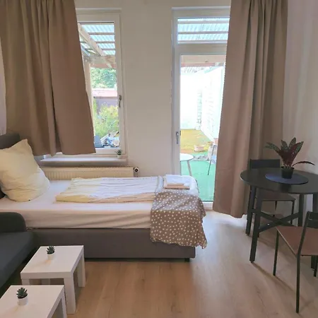 بيت للعطل In Ruhiger Lage Mit 2 Baedern *