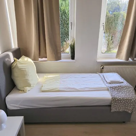 In Ruhiger Lage Mit 2 Baedern * نومنستر