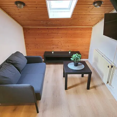 بيت للعطل In Ruhiger Lage Mit 2 Baedern نومنستر